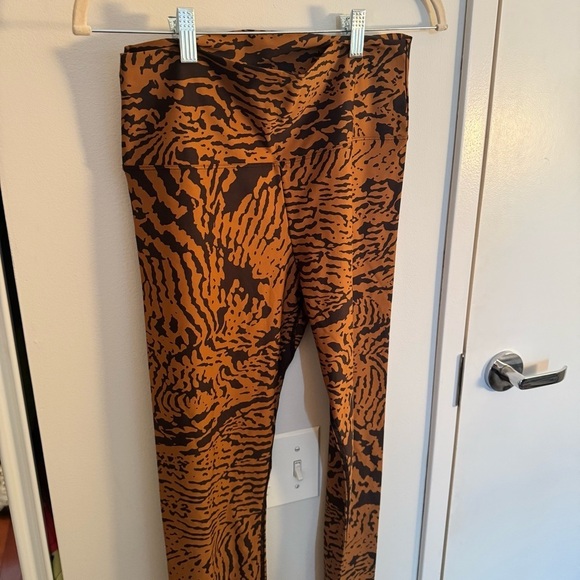 MONTCE Tigre Wide-Band Leggings - Picture 8 of 8